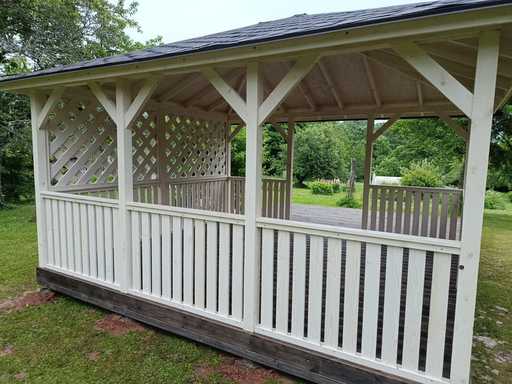 4x4,5 m Hvidt Træpavillon — Elegant Havepavillon med Terrasse og Smukt Design
