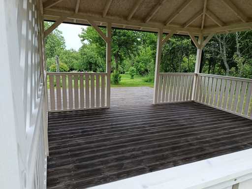 4x4,5 m Hvidt Træpavillon — Elegant Havepavillon med Terrasse og Smukt Design