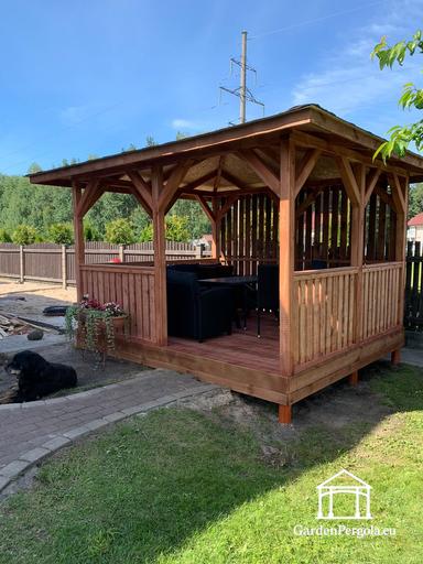 3x3,5 m Brun Træhavepavillon — Hyggelig Havepavillon med Gulv og Dekorative Gitter Sider