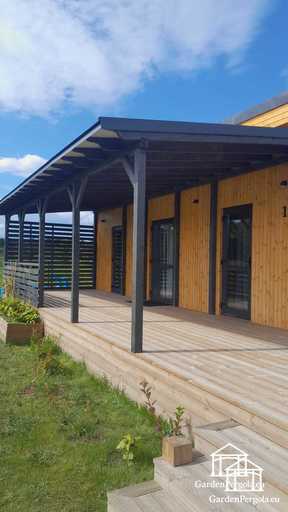 Naturlig Træhusudvidelse med Overdækket Terrasse
