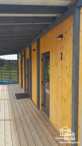 Naturlig Træhusudvidelse med Overdækket Terrasse