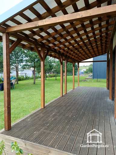 Naturlig 2,4 x 9 m træveranda uden terrasse